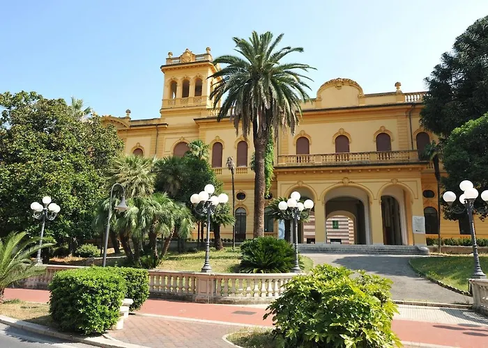 Alfresco Luxury With Heated Pool * モンテカティーニ・テルメ