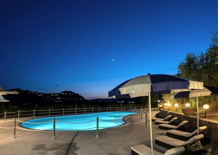 Alfresco Luxury With Heated Pool モンテカティーニ・テルメ