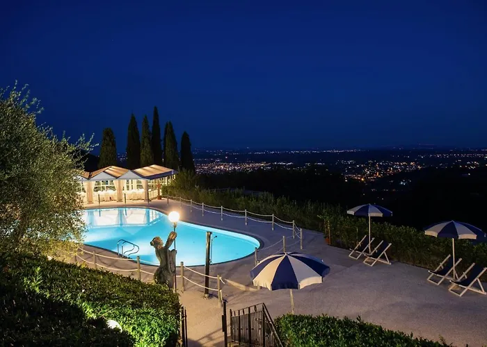 Alfresco Luxury With Heated Pool ヴィラ モンテカティーニ・テルメ