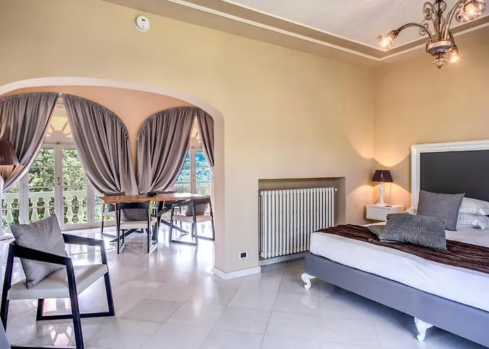 Alfresco Luxury With Heated Pool ヴィラ モンテカティーニ・テルメ