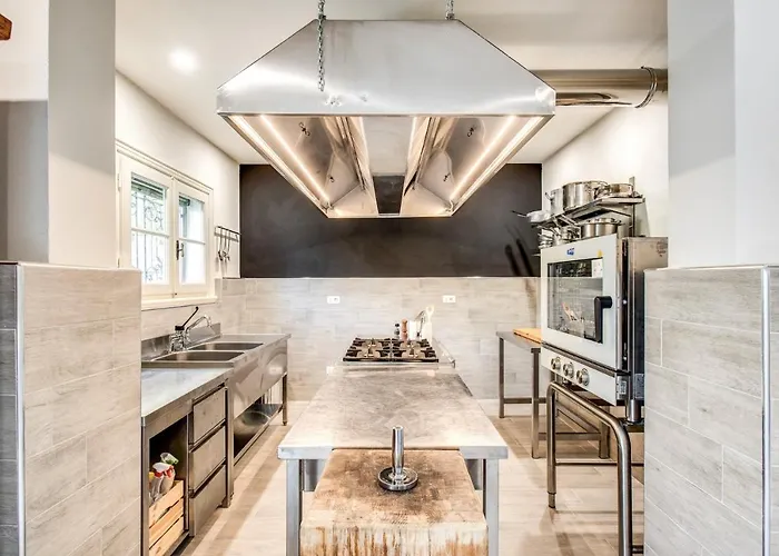 Alfresco Luxury With Heated Pool モンテカティーニ・テルメ