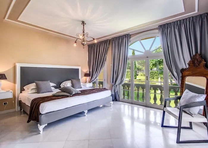 Alfresco Luxury With Heated Pool * モンテカティーニ・テルメ