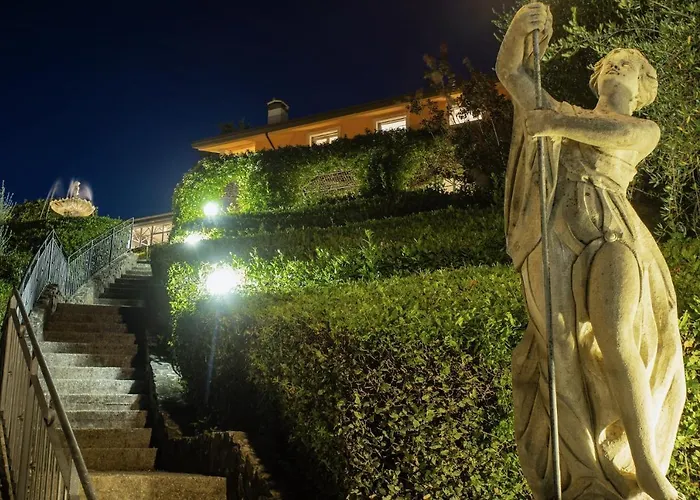 Alfresco Luxury With Heated Pool ヴィラ モンテカティーニ・テルメ